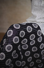 Load image into Gallery viewer, Aine - Black Set