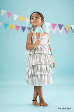 Load image into Gallery viewer, Snow white