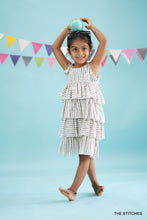 Load image into Gallery viewer, Snow white