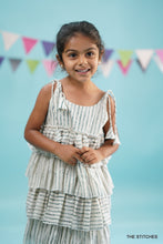 Load image into Gallery viewer, Snow white