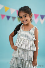 Load image into Gallery viewer, Snow white