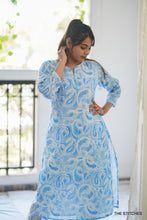 Load image into Gallery viewer, Paisley print Semi Linen (Blue) (L Available)