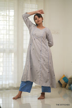 Load image into Gallery viewer, Willow (XL Available)