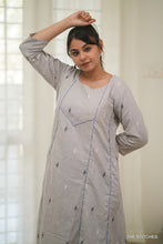 Load image into Gallery viewer, Willow (XL Available)