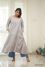 Load image into Gallery viewer, Willow (XL Available)