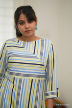 Load image into Gallery viewer, JANVI KURTI