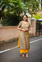 Load image into Gallery viewer, DHANYA YELLOW SET