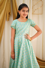 Load image into Gallery viewer, Sara Mini