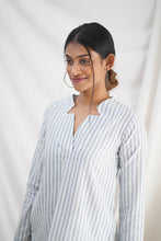 Load image into Gallery viewer, Evie