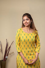 Load image into Gallery viewer, Yellow Ikat Set
