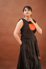 Load image into Gallery viewer, SUNGUDI - BLACK Skirt &amp; Crop Top
