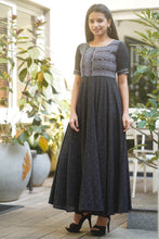 Load image into Gallery viewer, Initha - Black MAXI
