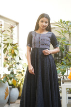 Load image into Gallery viewer, Initha - Black MAXI

