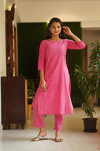 Load image into Gallery viewer, Handloom with Silver Butta - Fuscia Pink
