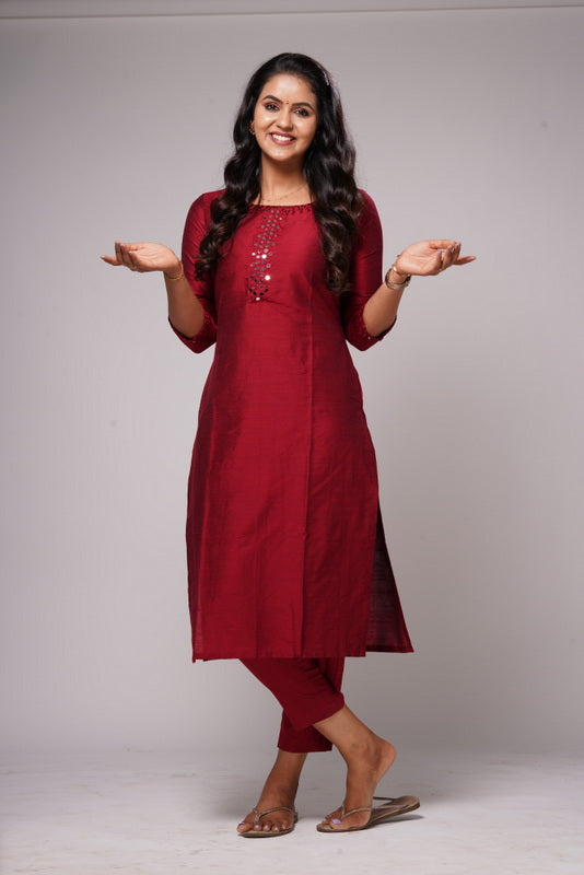 Noor - Maroon
